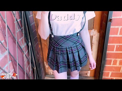 ❤️ Skolniece dziļi sūc savu locekli un nodarbību vietā dīdās. ❤️ Super sekss pie mums