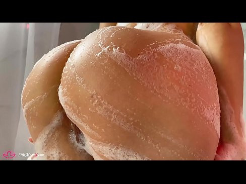 ❤️ Brunete masturbē makstiņu ar vibratoru līdz intensīvam orgasmam dušā ❤️ Super sekss pie mums