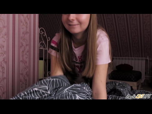 ❤️ Blondīne dziļi sūc savu BFF un saņem spermu mutē ❤️ Super sekss pie mums